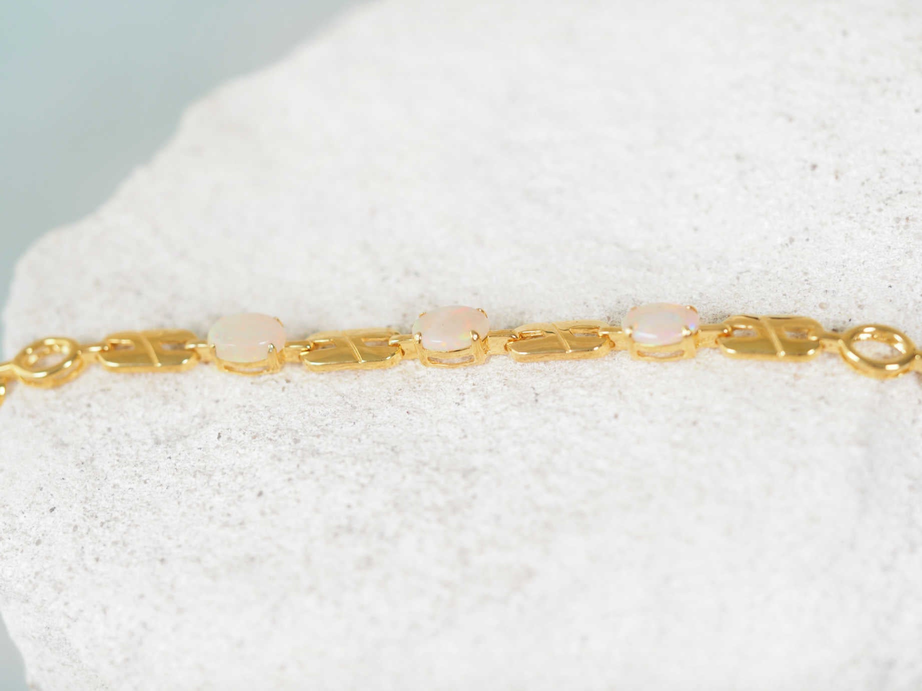 Multi-coloured white opal bracelet in gold plated silver double-link style