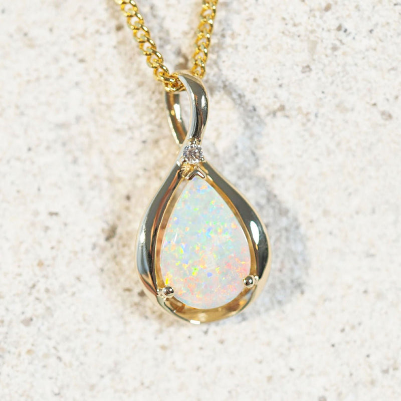 australian opal pendant set in 14ct gold 