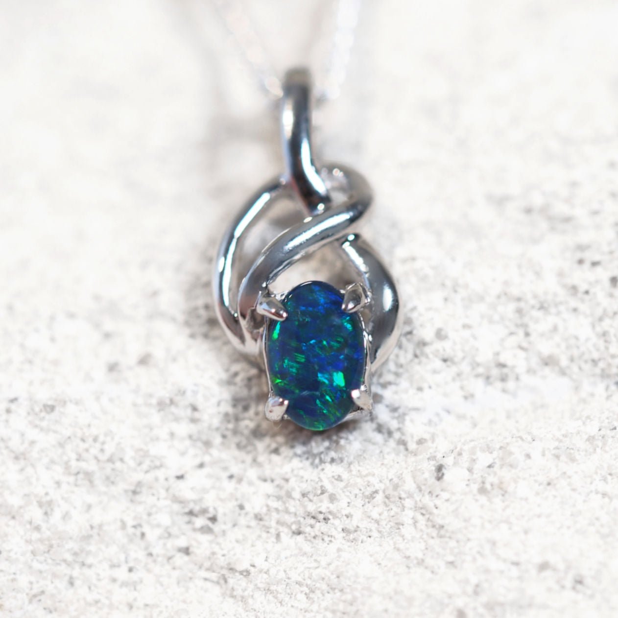 'Eira Blue 'opal pendant in sterling silver with Celtic twist design and claw-set oval Australian triplet opal in vivid blue and green tones