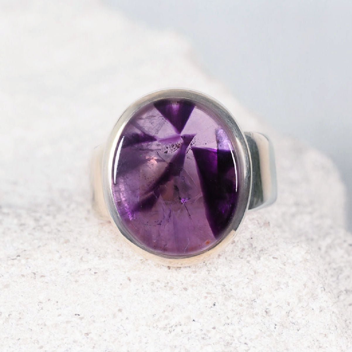 Elegant amethyst silver ring featuring a round cabochon with subtle colour variations