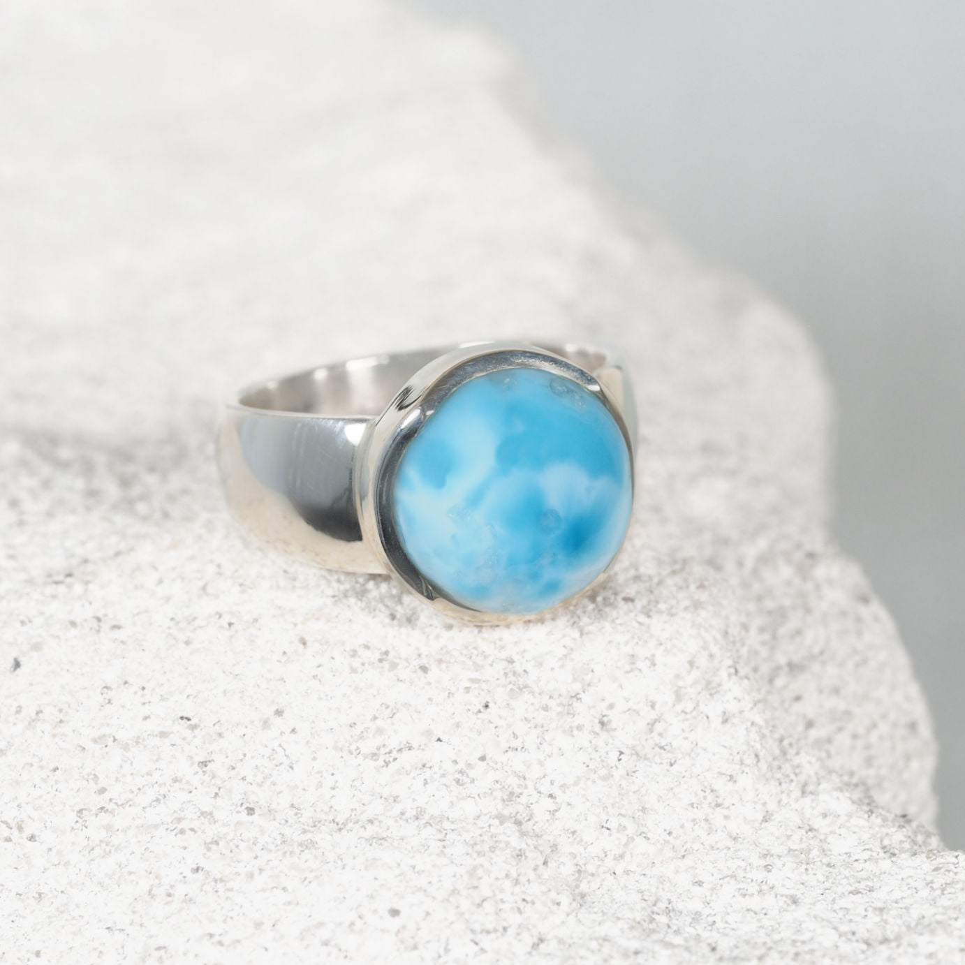 The ‘Phoebe’ silver ring with a smooth round Larimar cabochon in sky-blue and white marbled patterns