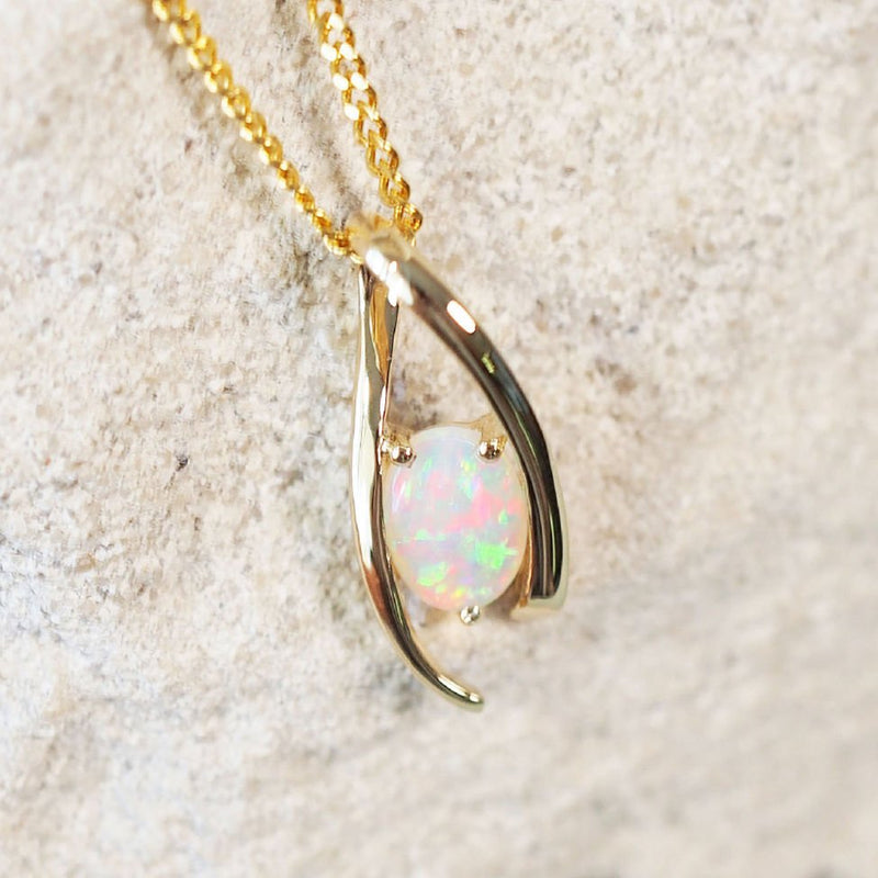 14ct gold crystal opal gold pendant